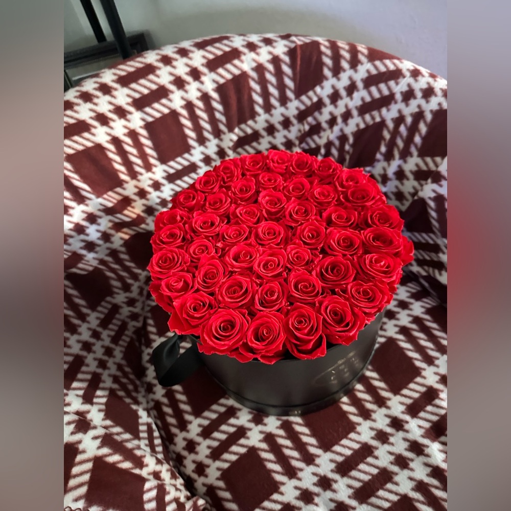 Forever Roses - Picture 2 of 5